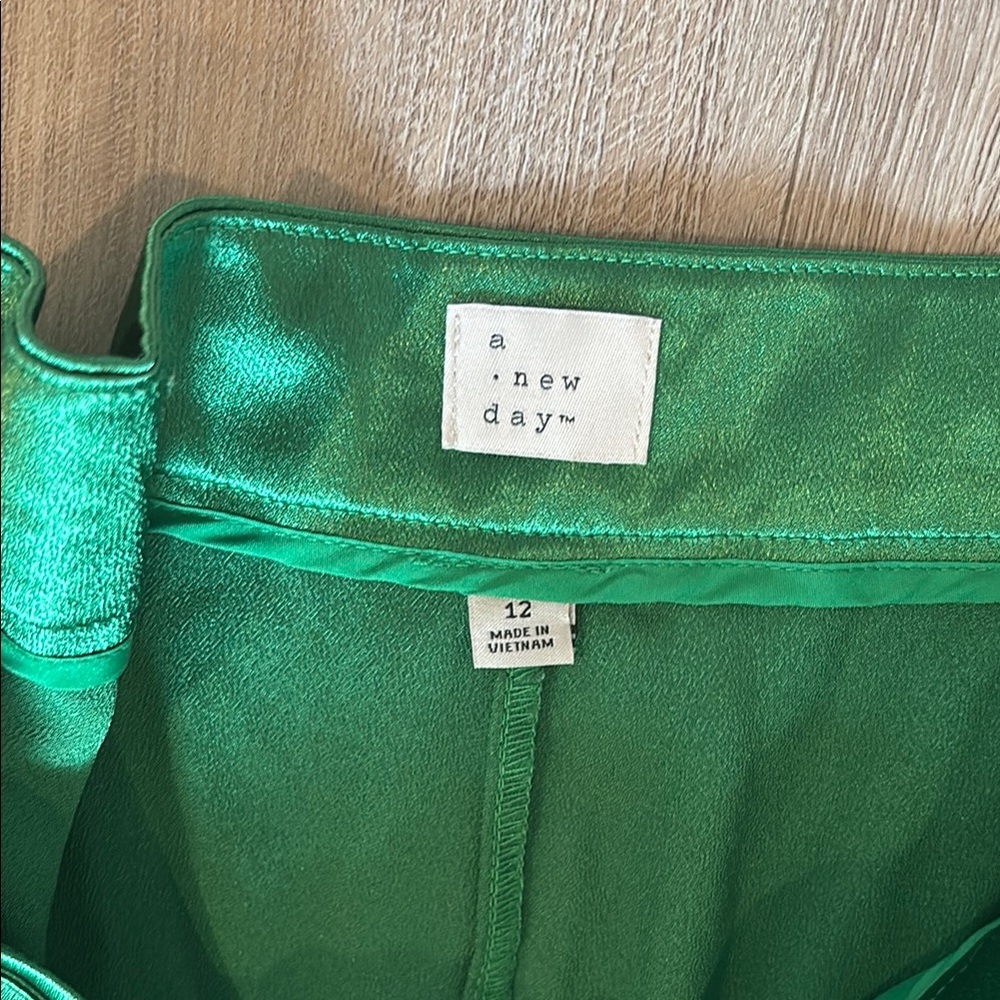 a new day sz 12 Green Satin Cargo Pants - Picture 3 of 3